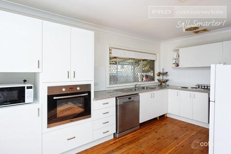 Property photo of 81 Tichborne Crescent Kooringal NSW 2650