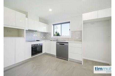15a Swiveller Cl, Ambarvale, NSW 2560