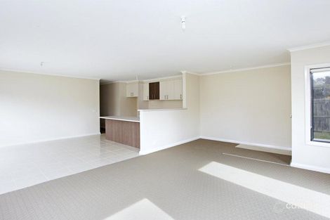 Property photo of 3 Hinchcliff Crescent Newcomb VIC 3219