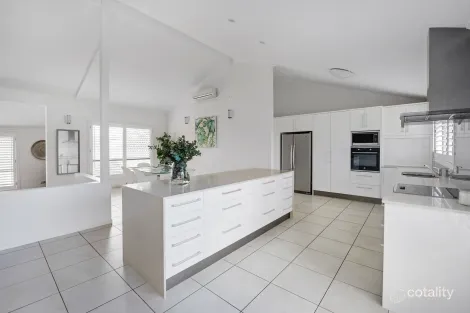 Property photo of 31 Wild Duck Drive Mermaid Waters QLD 4218