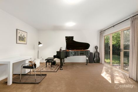 Property photo of 33 Carnarvon Road Strathmore VIC 3041