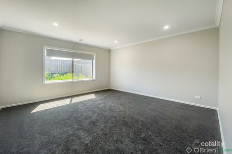Property photo of 8 Meadowbrook Crescent Warragul VIC 3820