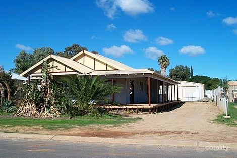 212 Second St, Wonthella, WA 6530