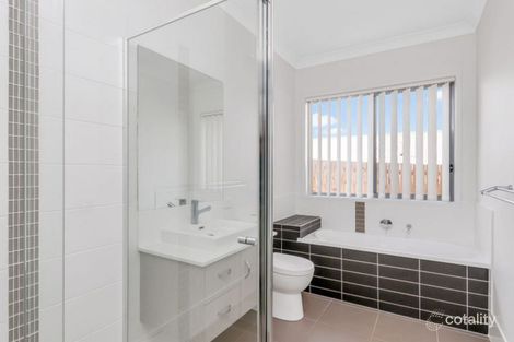 Property photo of 30 Essington Mews Leichhardt QLD 4305