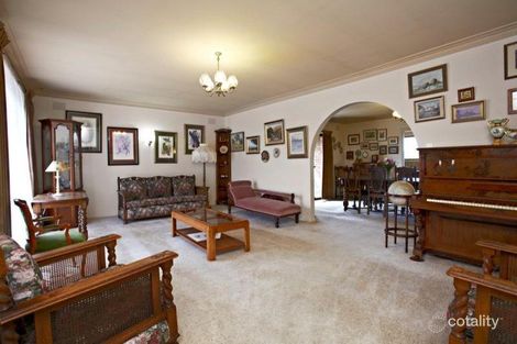 Property photo of 10 Rosemar Circuit Viewbank VIC 3084