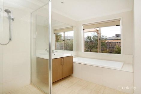 Property photo of 25 Barleygrass Crescent Brookfield VIC 3338