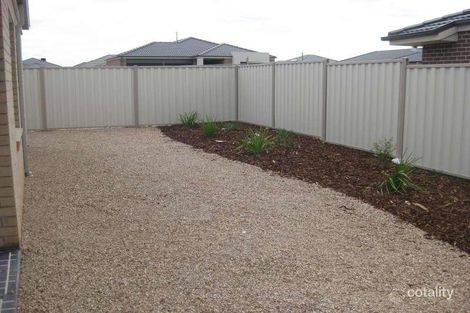 Property photo of 11 Fantail Way Brookfield VIC 3338