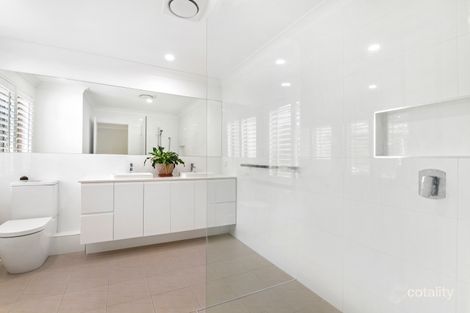 Property photo of 18 Chichester Drive Arundel QLD 4214