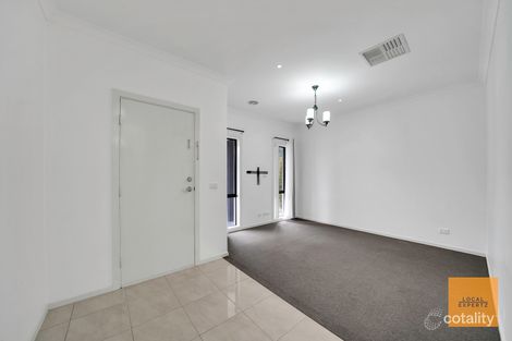 Property photo of 7 McLaren Chase Caroline Springs VIC 3023