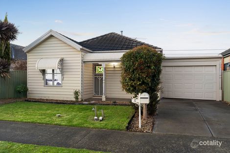 Property photo of 5 Cassinia Link Pakenham VIC 3810