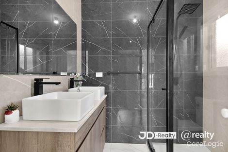 Property photo of 32 Long Island Circuit Craigieburn VIC 3064