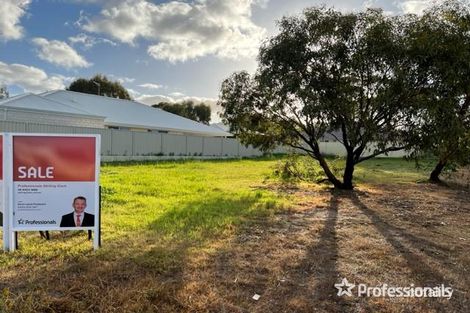 Property photo of 2 Plaudit Street York WA 6302