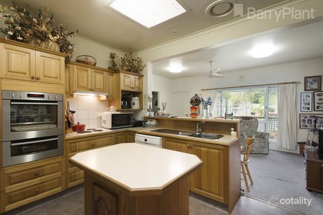 Property photo of 18 Brolga Street Mount Waverley VIC 3149