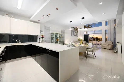 Property photo of 20 Onshore Place Helensvale QLD 4212
