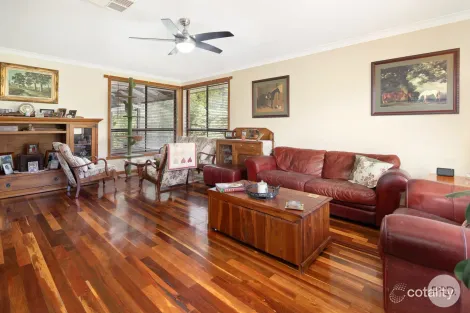 Property photo of 3 Casey Close Black Hill VIC 3350