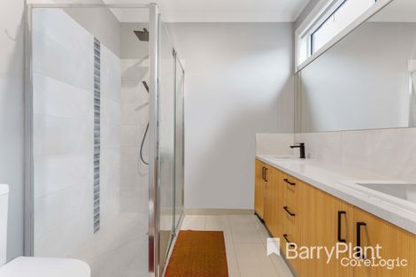 Property photo of 34 Edwin Close Manor Lakes VIC 3024