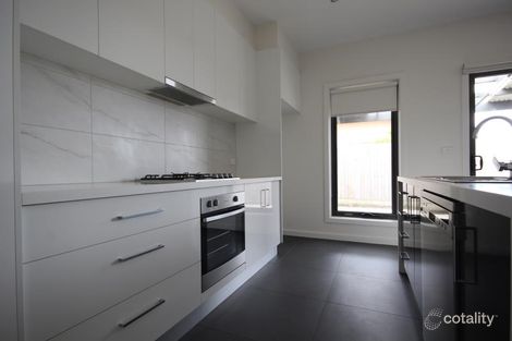 Property photo of 2/37 Sladen Street Hamlyn Heights VIC 3215