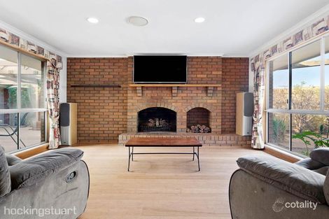 Property photo of 2 Ernest Close Melton West VIC 3337
