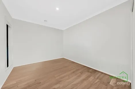 Property photo of 13 Nightingale Road Mickleham VIC 3064