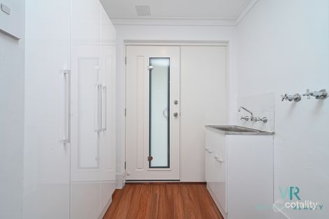 Property photo of 4 Fairlawn Gardens Heathridge WA 6027