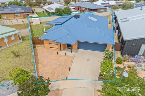 Property photo of 19 Lakeviews Circuit Yarrawonga VIC 3730