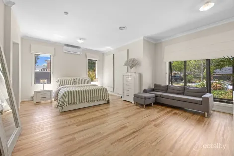 Property photo of 12 Macquarie Circuit Pakenham VIC 3810