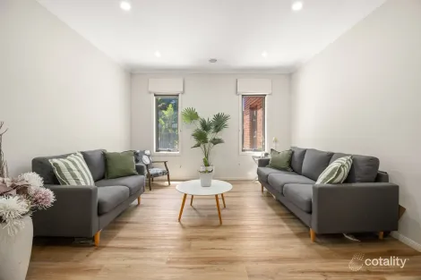 Property photo of 12 Macquarie Circuit Pakenham VIC 3810