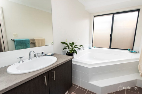 Property photo of 27 Broadstone Vista Meadow Springs WA 6210