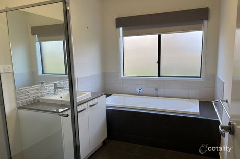 Property photo of 18 Kite Street Clyde North VIC 3978