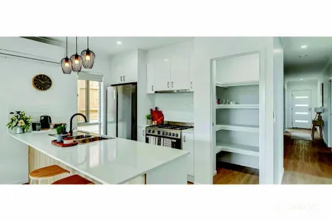 Property photo of 27 Logan Parade Logan Reserve QLD 4133
