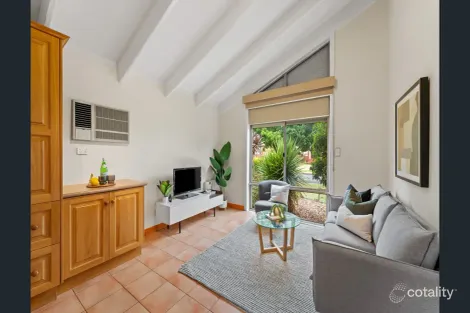 Property photo of 10 Francis Walton Road Mill Park VIC 3082