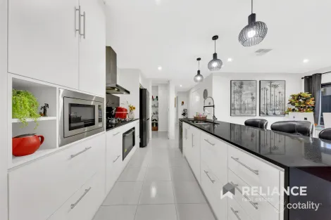 Property photo of 14 Luster Crescent Tarneit VIC 3029