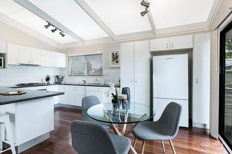 Property photo of 17 Cross Street Fairfield QLD 4103