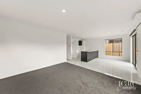 50 Bronzewing St, Pakenham, VIC 3810