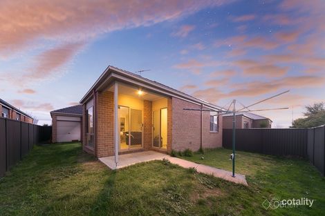 Property photo of 23 Everly Circuit Pakenham VIC 3810