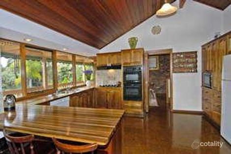 Property photo of 2 Landscape Court Eltham VIC 3095