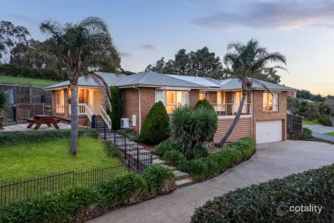 1/97 Strathavan Dr, Berwick, VIC 3806