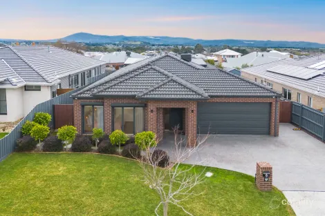 8 Scentbark Way, Gisborne, VIC 3437