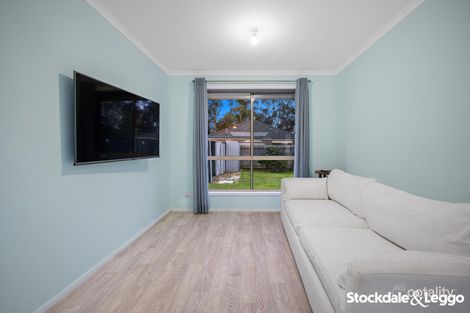 Property photo of 30 McIntyre Avenue Roxburgh Park VIC 3064