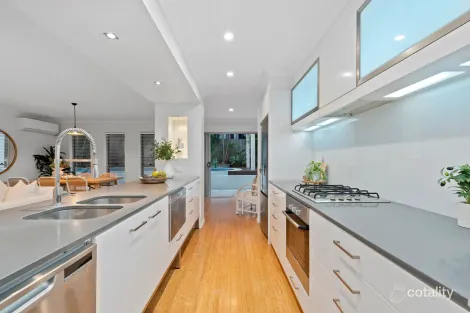 Property photo of 13 Lambros Drive Benowa QLD 4217