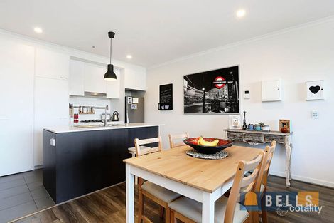 Property photo of 1/76 The Esplanade Caroline Springs VIC 3023