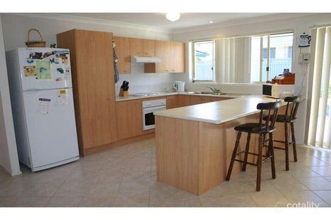 Property photo of 32 Tradewinds Avenue Summerland Point NSW 2259