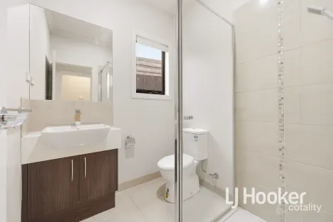 Property photo of 5A Strong Drive Hampton Park VIC 3976