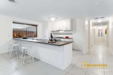 Property photo of 2/55 Sandalwood Drive Pakenham VIC 3810