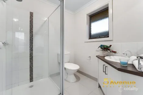 Property photo of 2/55 Sandalwood Drive Pakenham VIC 3810