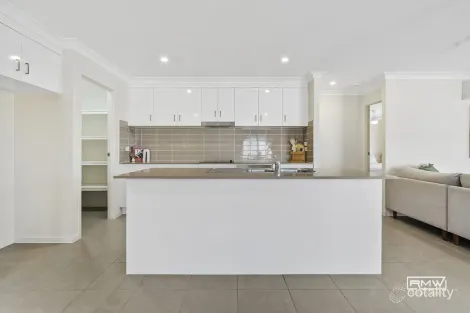 Property photo of 5 Kauri Way Hidden Valley QLD 4703