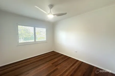 Property photo of 5 The Glade Labrador QLD 4215