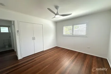 Property photo of 5 The Glade Labrador QLD 4215