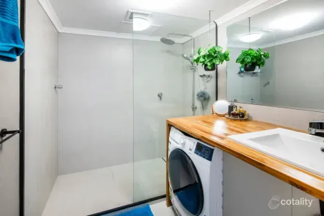Property photo of 18/42 Beach Parade Surfers Paradise QLD 4217