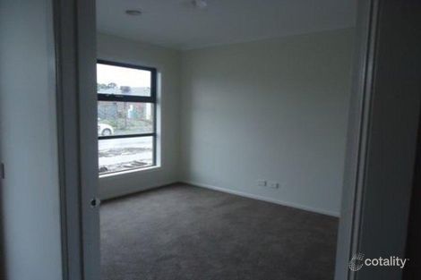 Property photo of 15 Tawleed Grove Clyde North VIC 3978